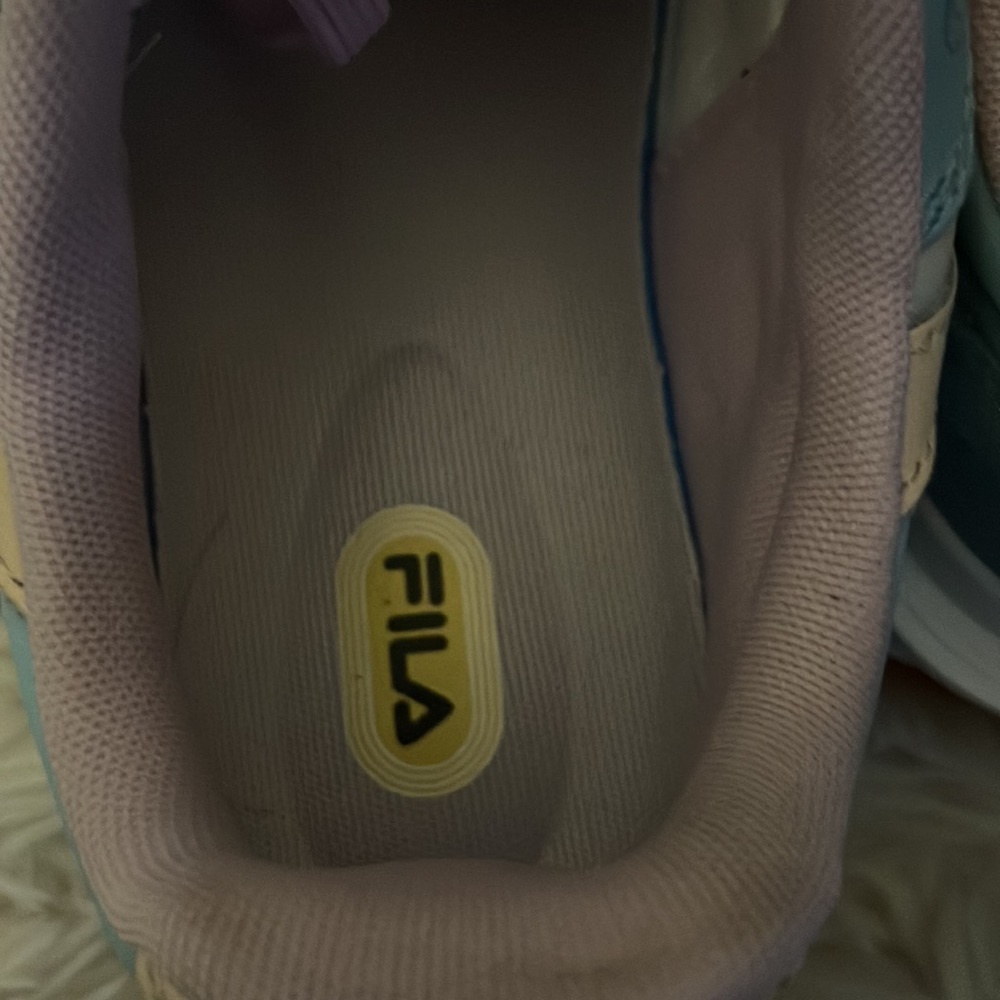 Women's Renno Fila Shoes - Picture 8 of 9